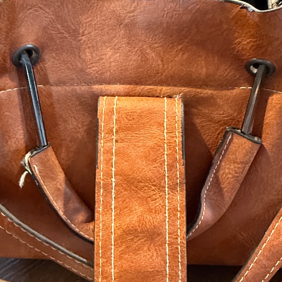 Stylish Brown Real Leather Shoulder Bag from Boutique - Picture 3 of 9